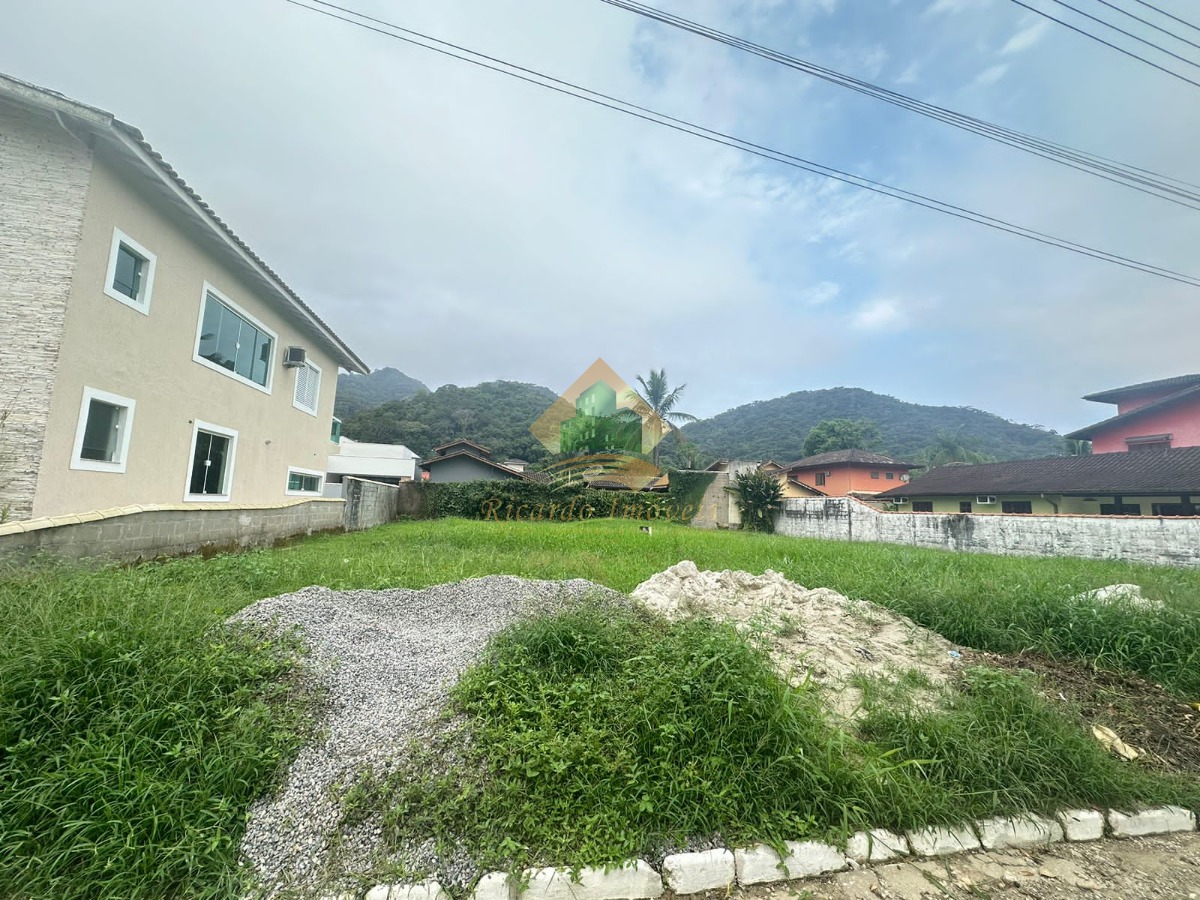 Terreno em condomínio fechado