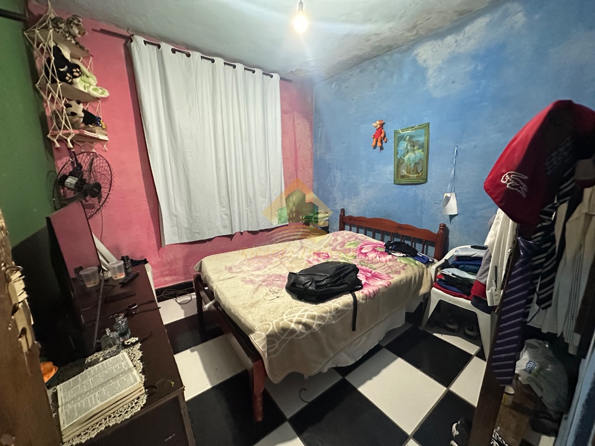 Casa com 2 dormitórios e 1 banheiro