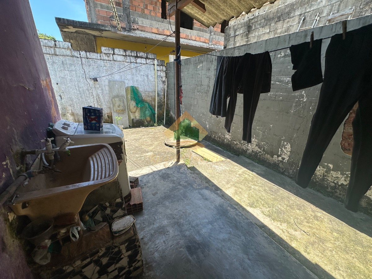 Casa com 2 dormitórios e 1 banheiro