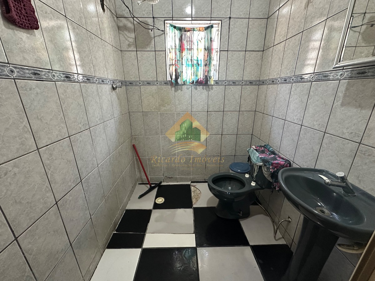 Casa com 2 dormitórios e 1 banheiro