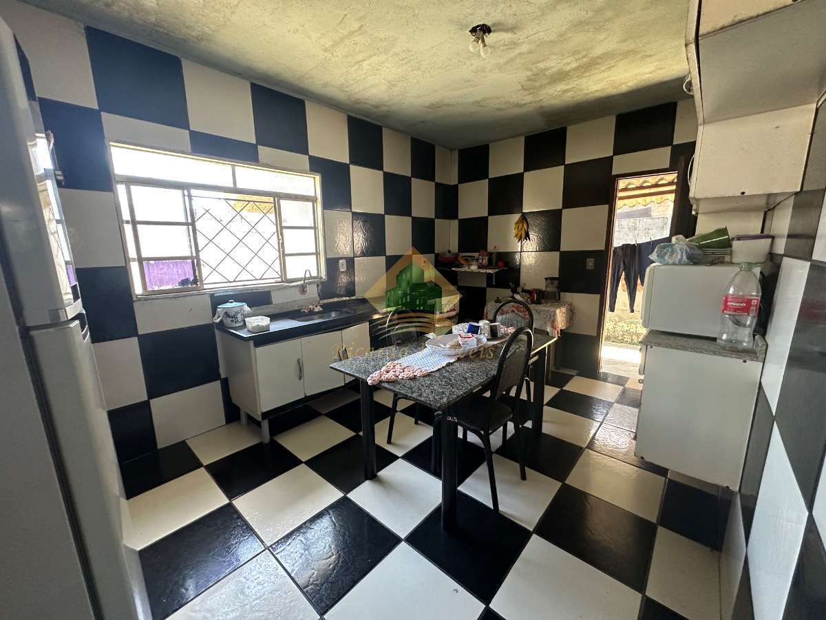 Casa com 2 dormitórios e 1 banheiro
