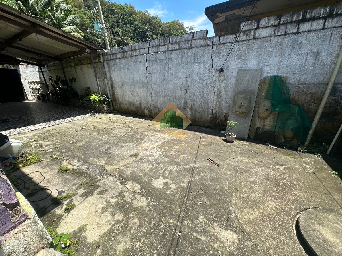 Casa com 2 dormitórios e 1 banheiro