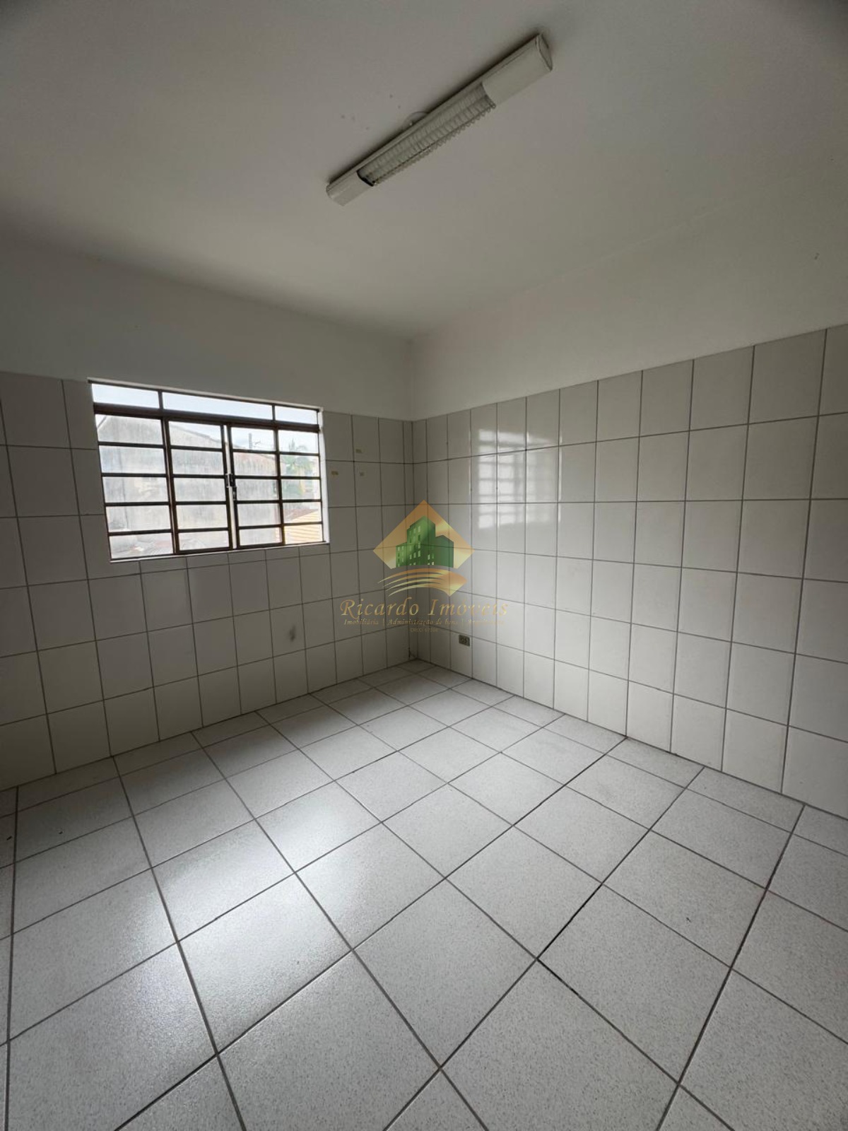 02 casa no mesmo terreno em otima localização