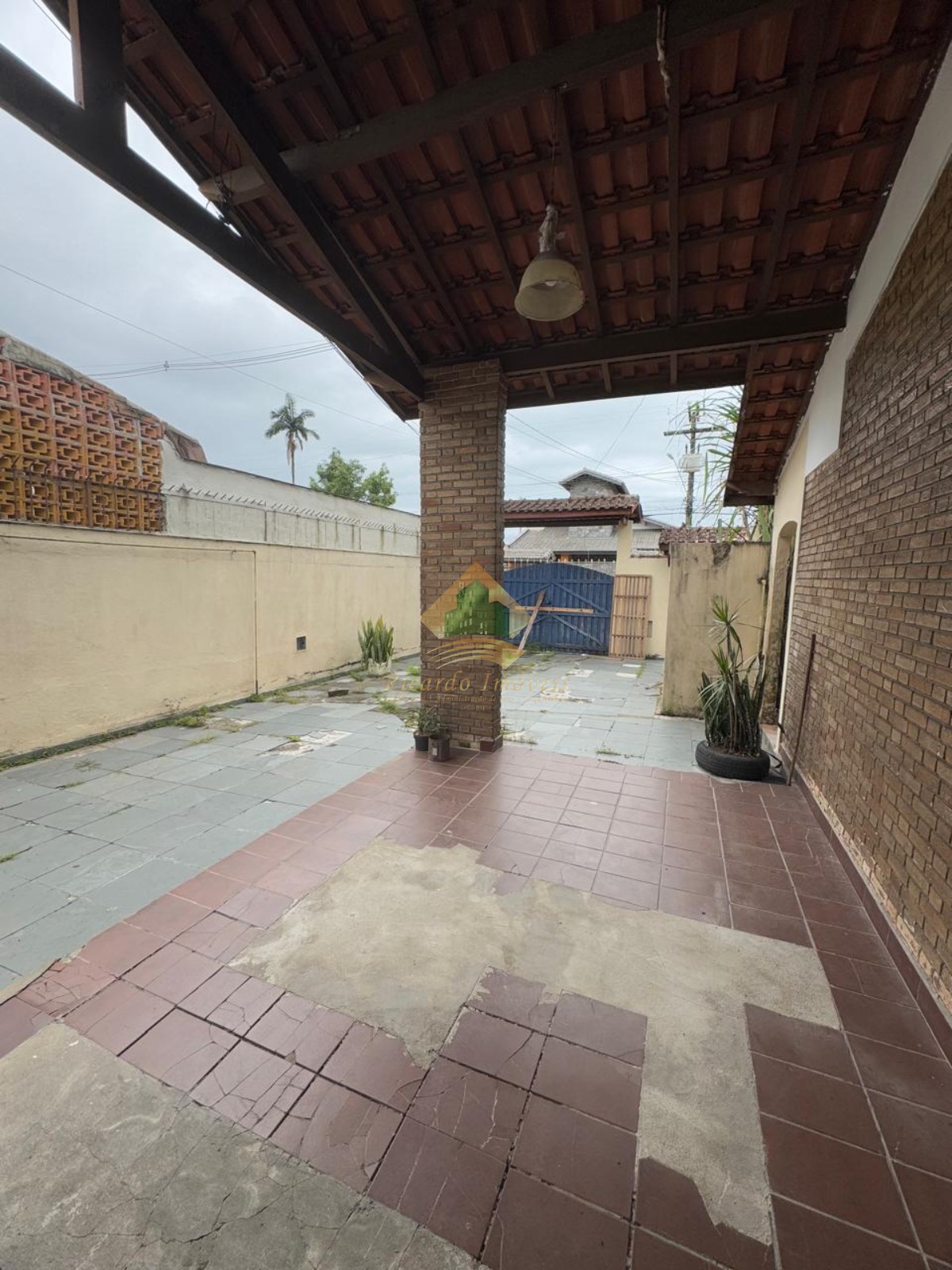 02 casa no mesmo terreno em otima localização