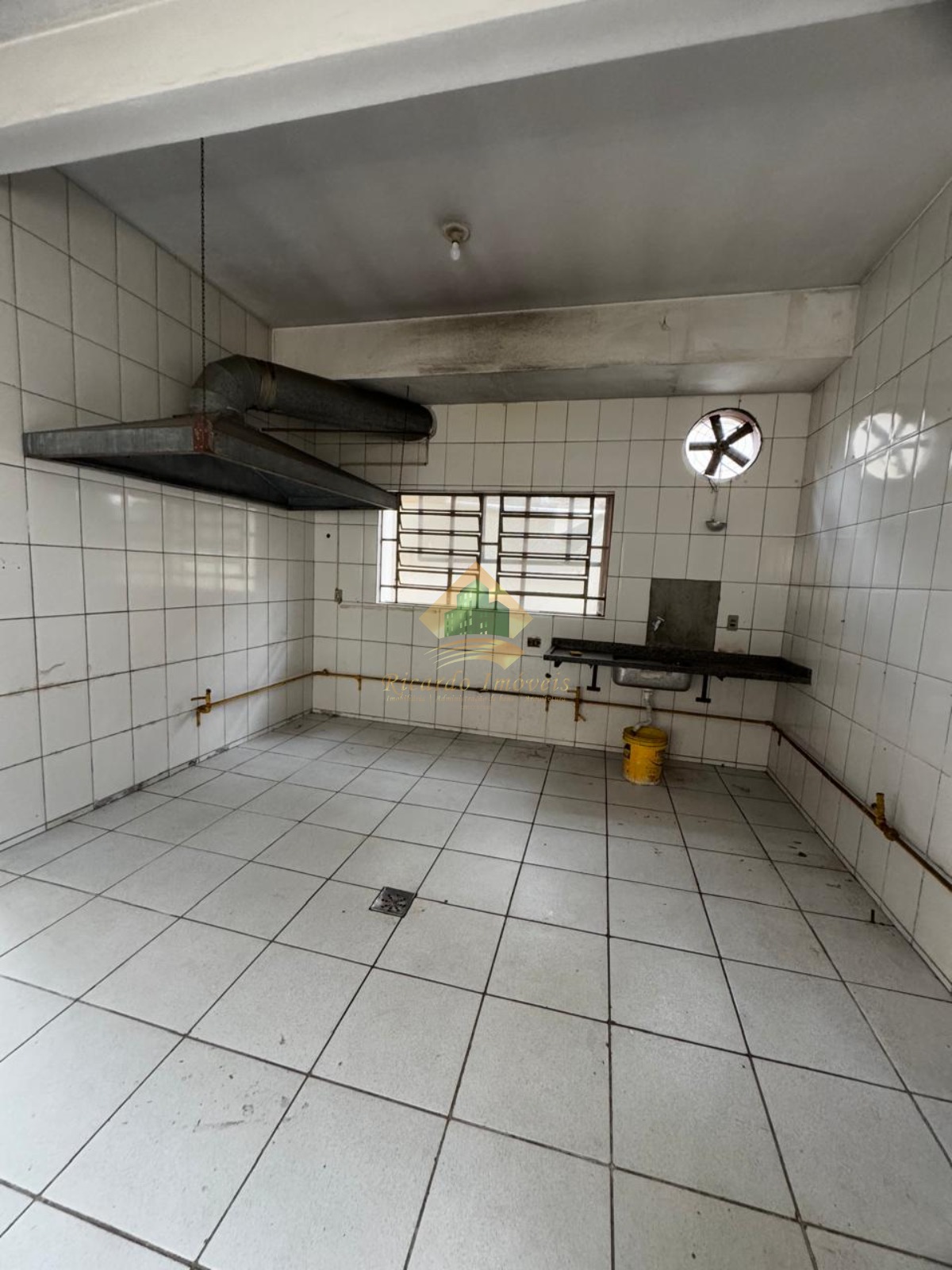 02 casa no mesmo terreno em otima localização