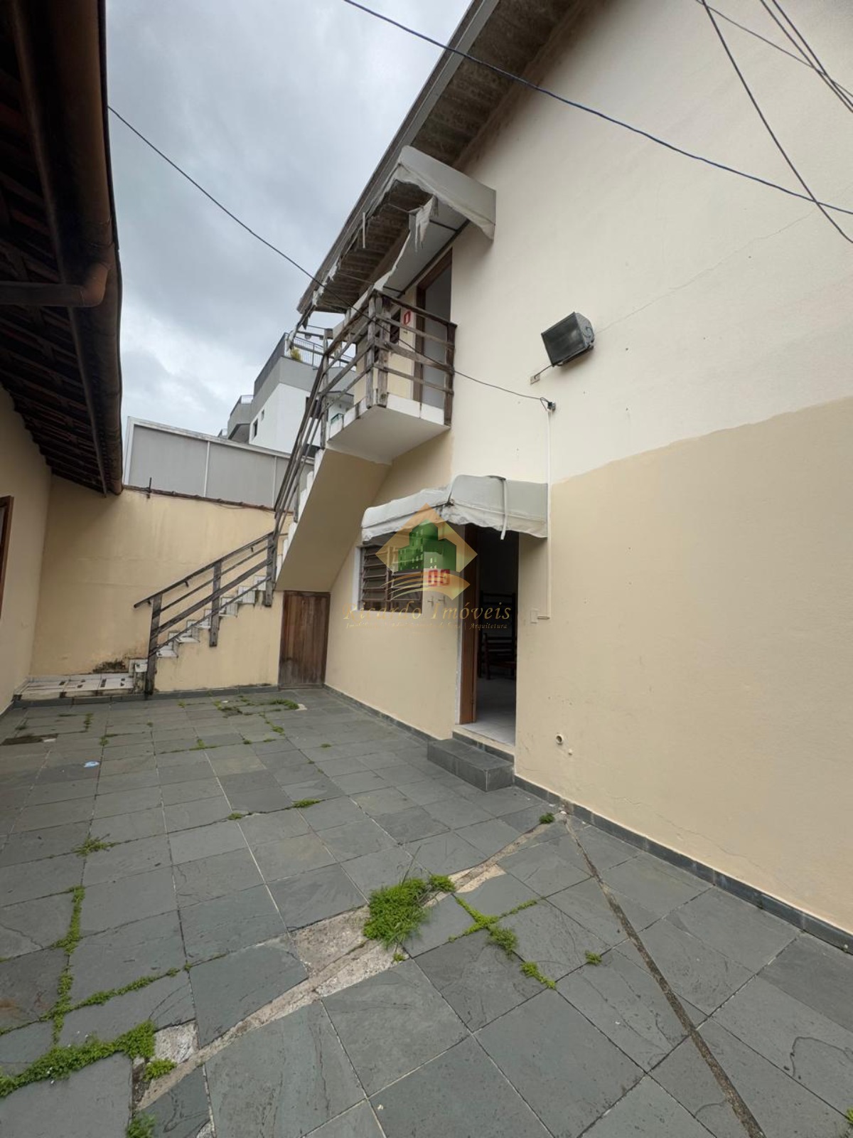 02 casa no mesmo terreno em otima localização