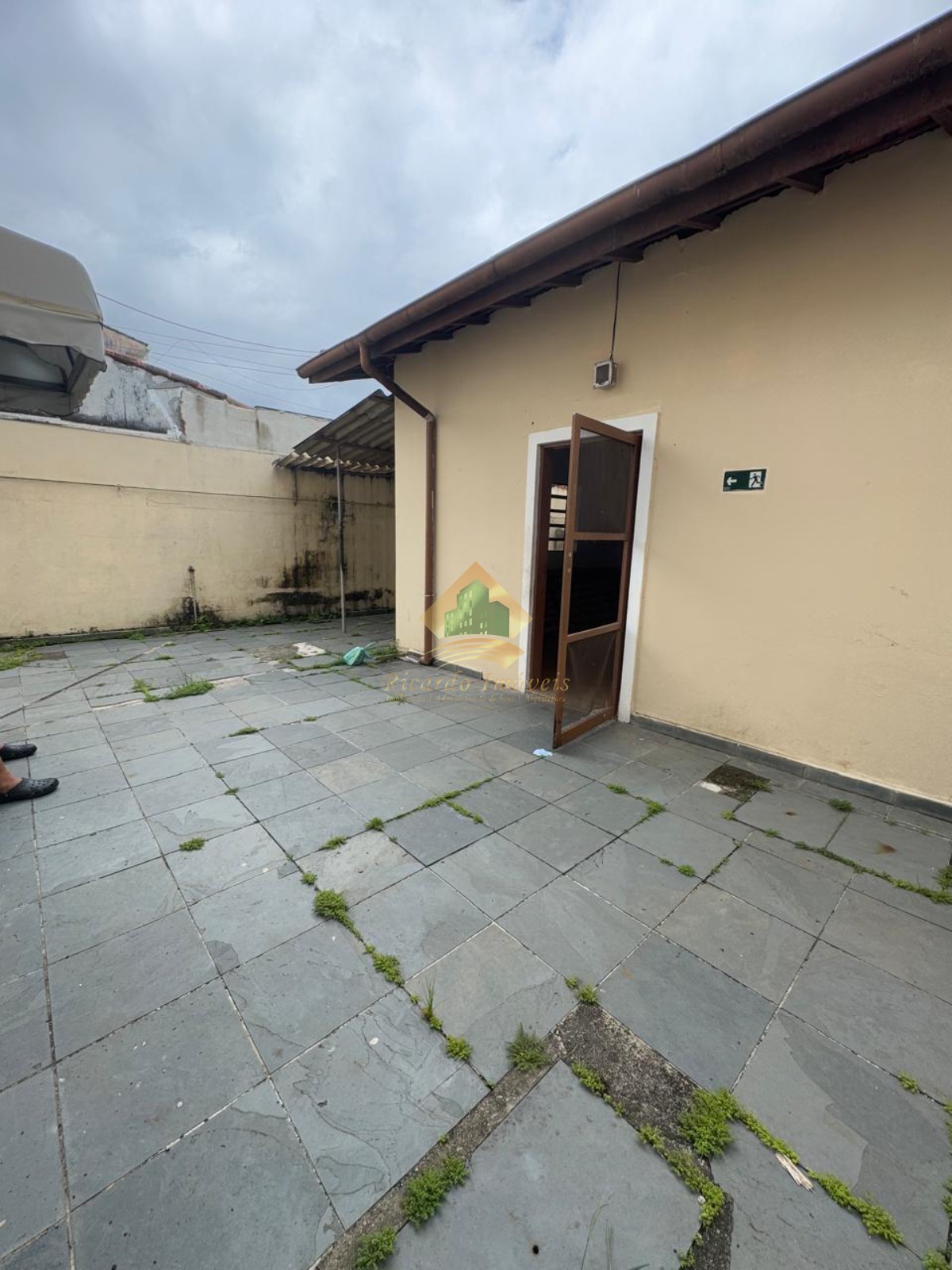 02 casa no mesmo terreno em otima localização