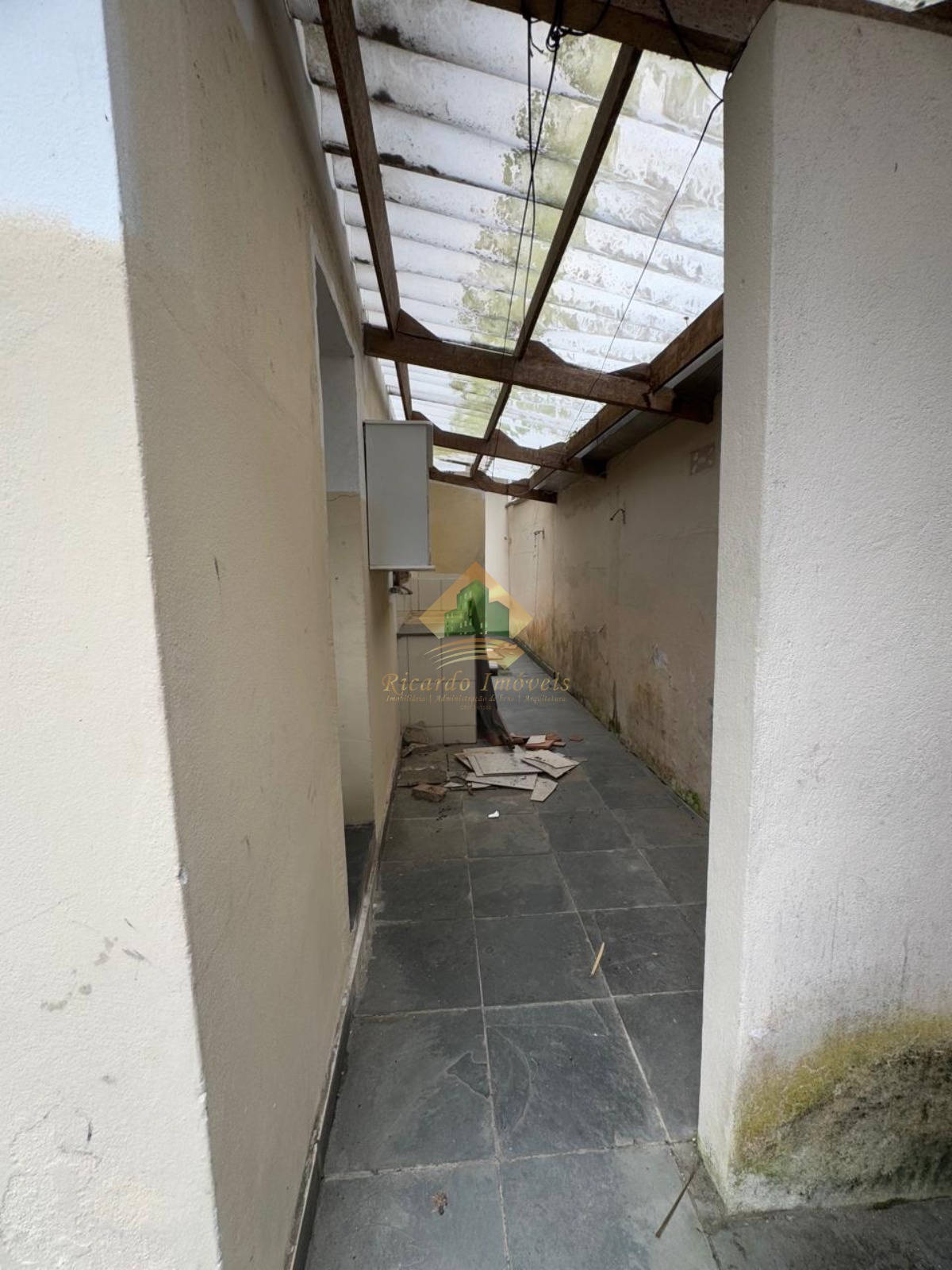 02 casa no mesmo terreno em otima localização
