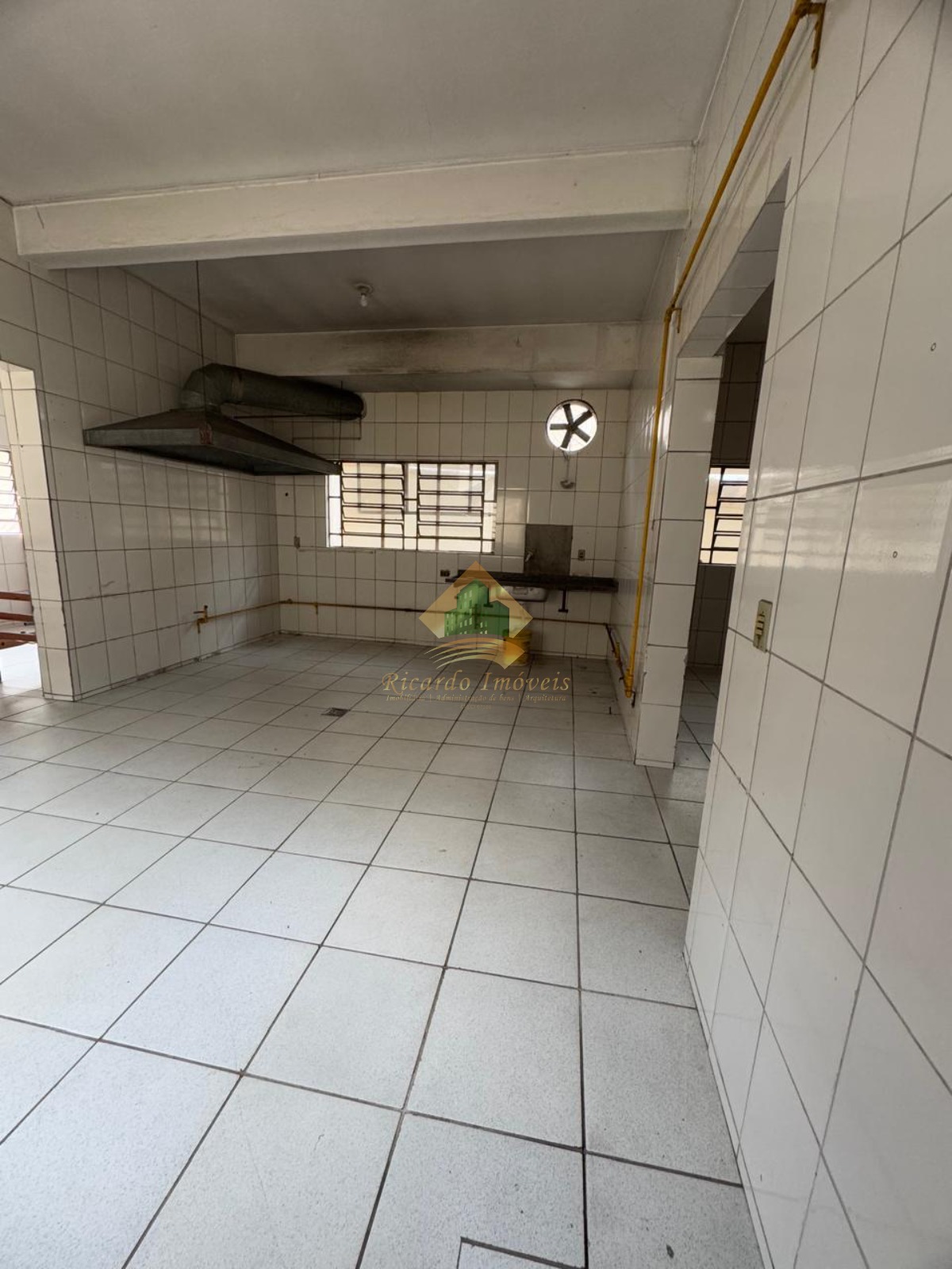 02 casa no mesmo terreno em otima localização