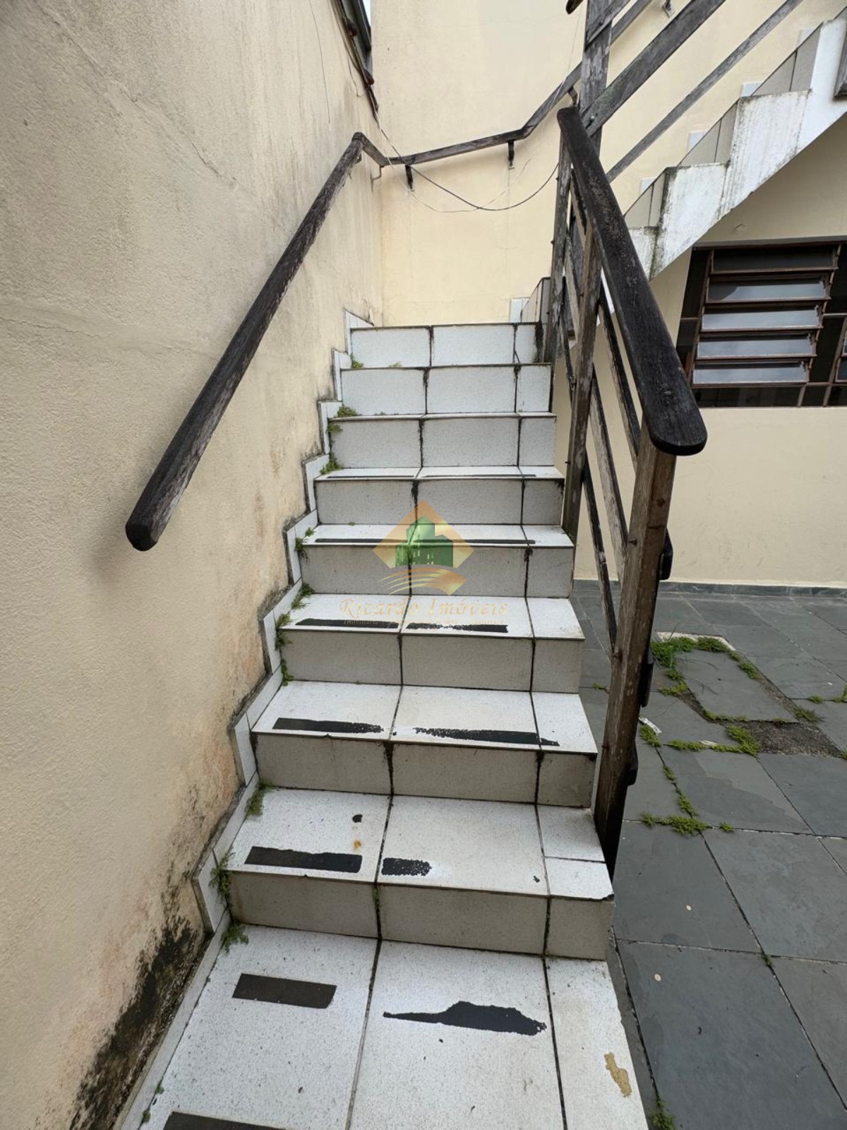 02 casa no mesmo terreno em otima localização