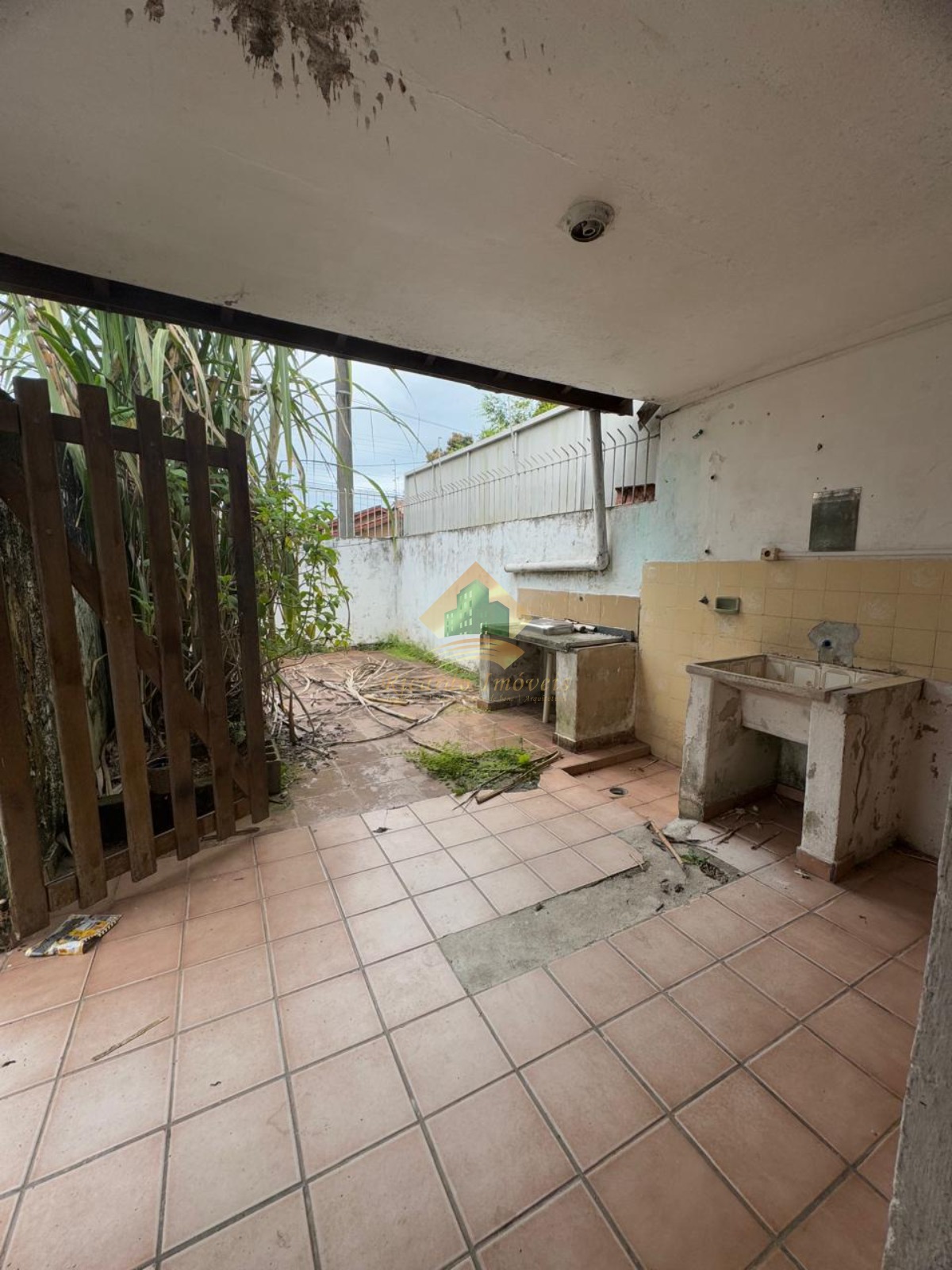 02 casa no mesmo terreno em otima localização