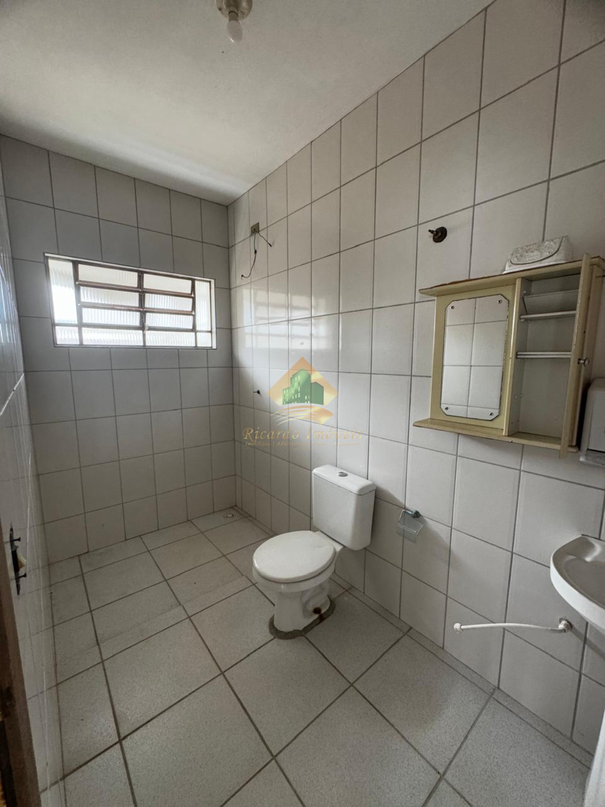 02 casa no mesmo terreno em otima localização