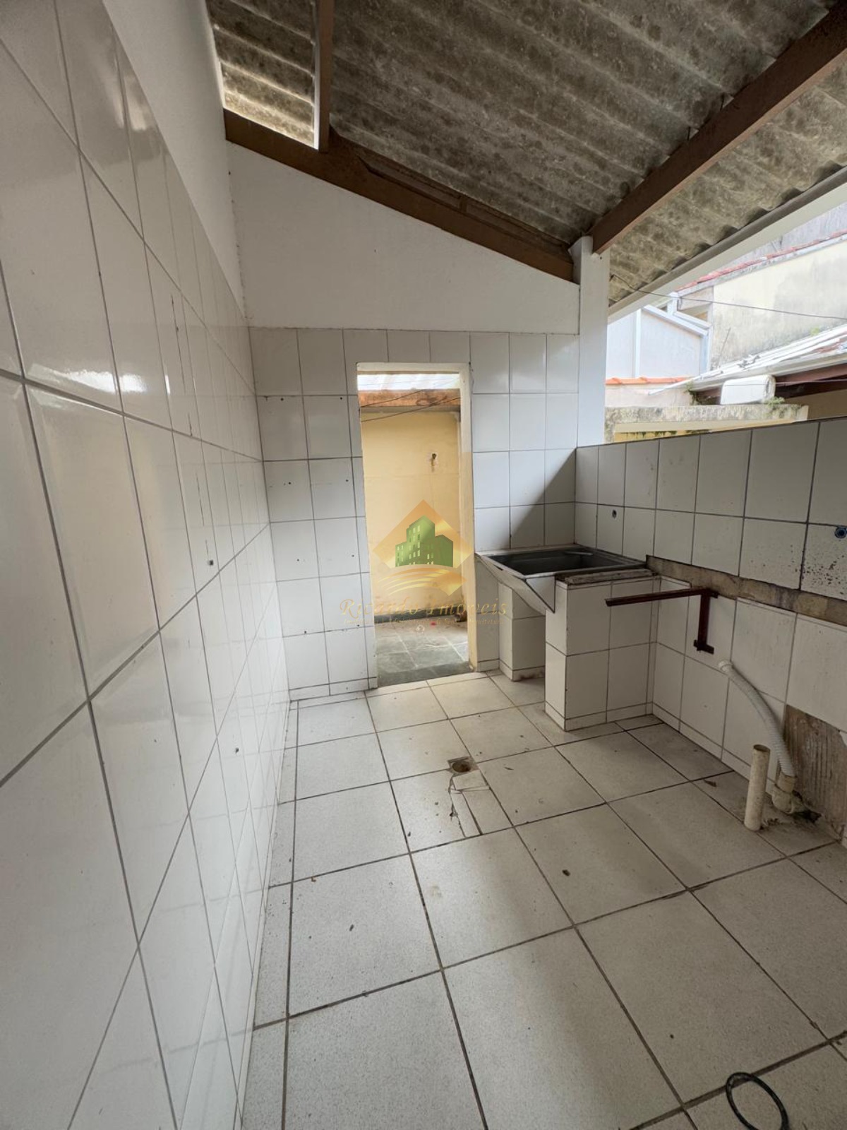 02 casa no mesmo terreno em otima localização