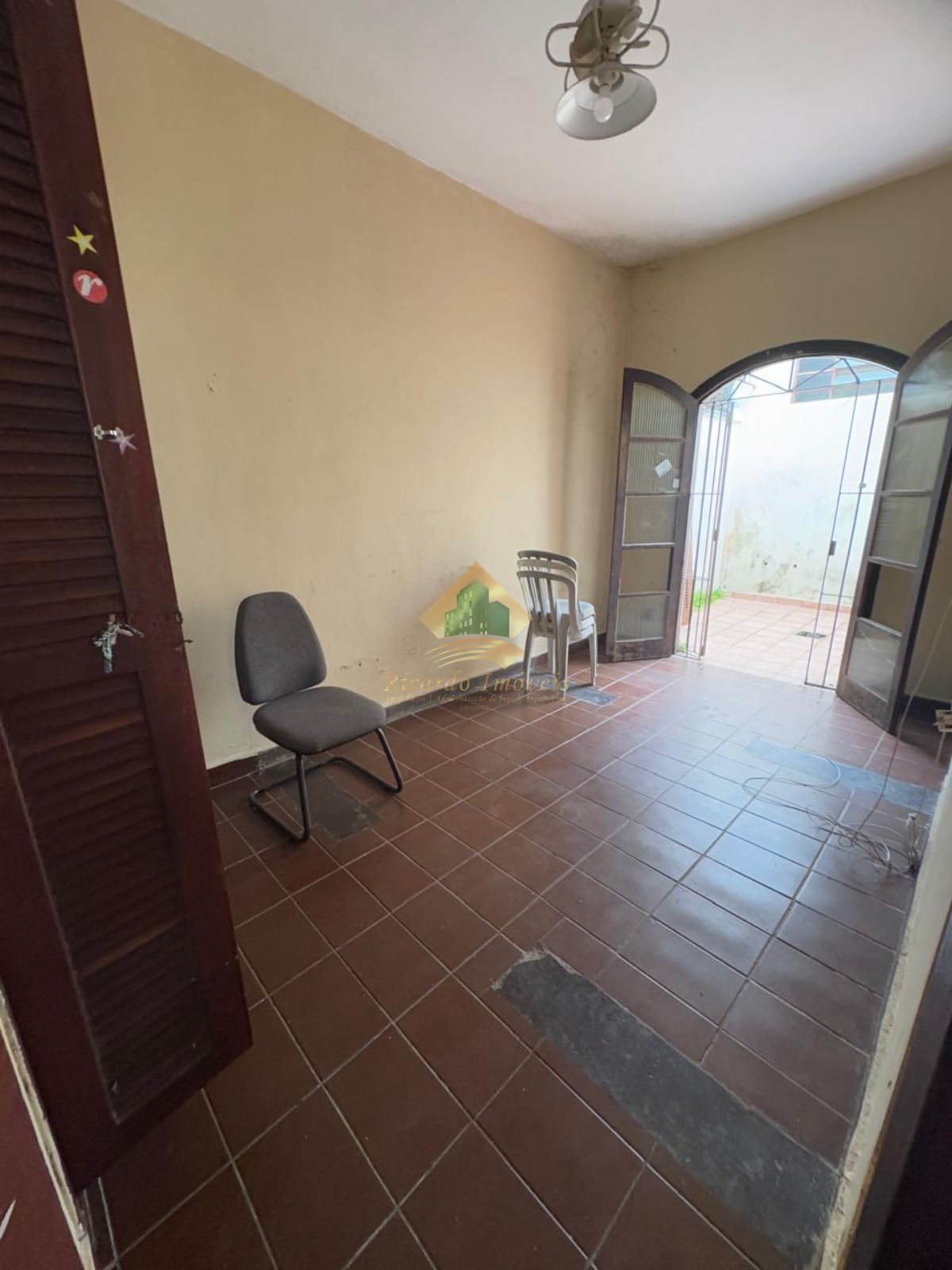 02 casa no mesmo terreno em otima localização
