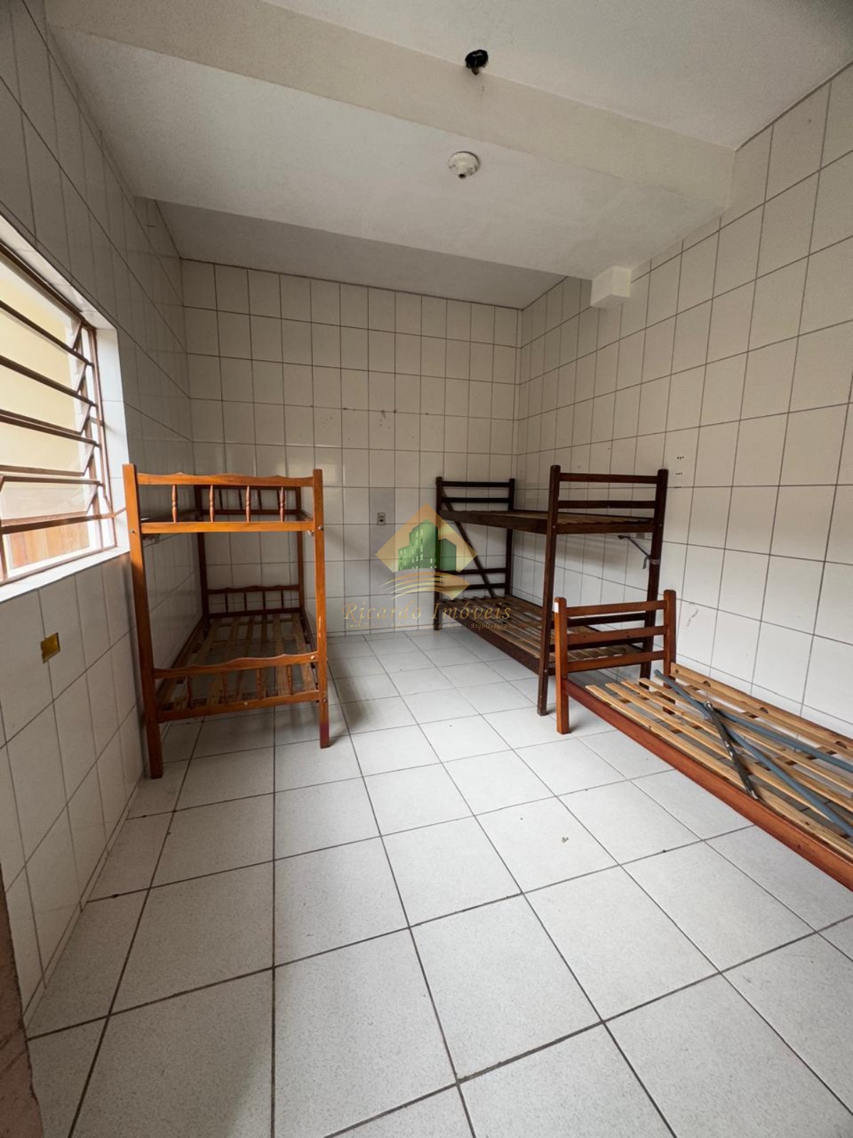 02 casa no mesmo terreno em otima localização