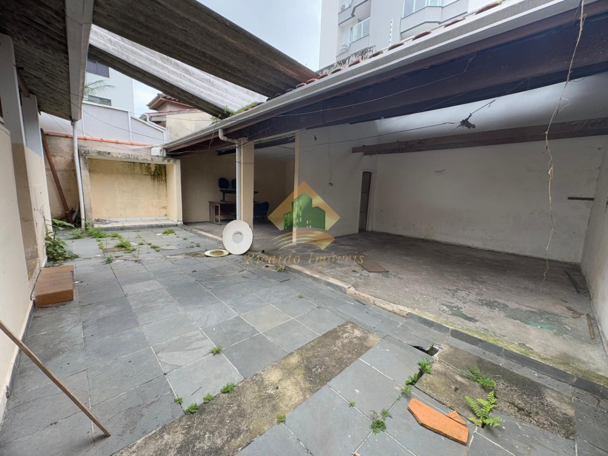 02 casa no mesmo terreno em otima localização