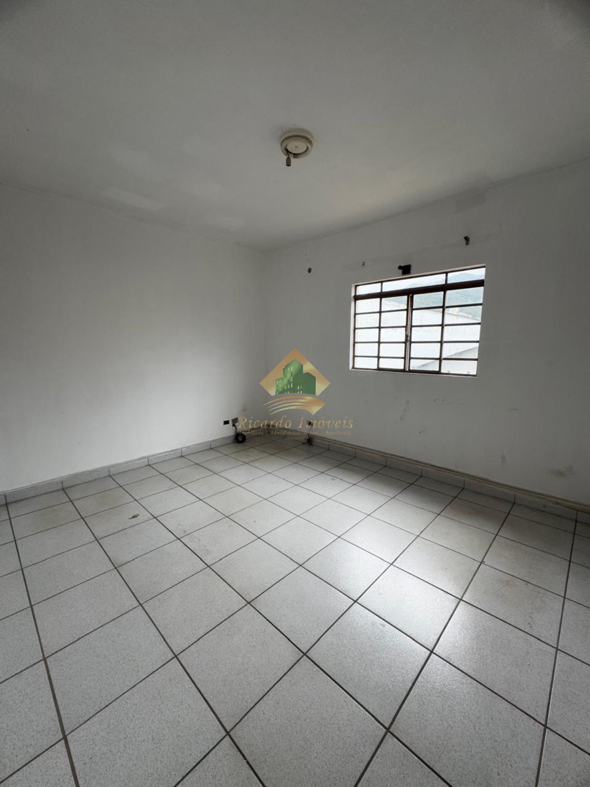 02 casa no mesmo terreno em otima localização
