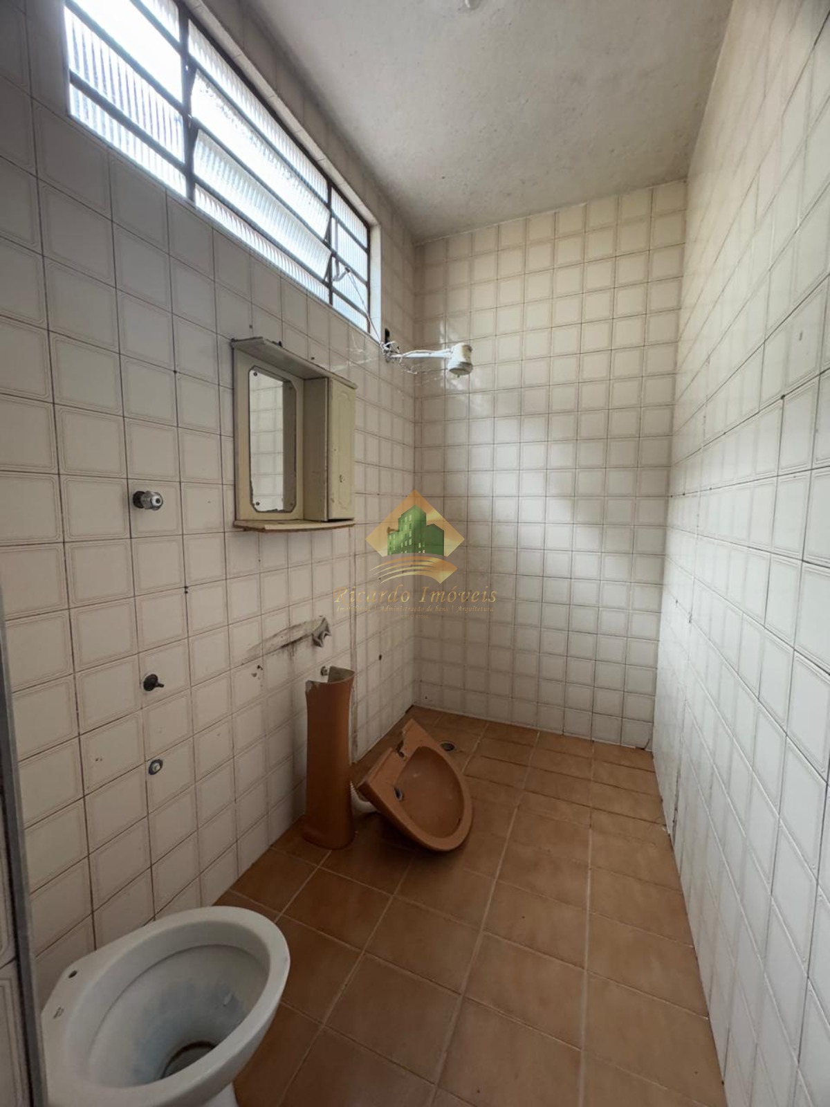 02 casa no mesmo terreno em otima localização