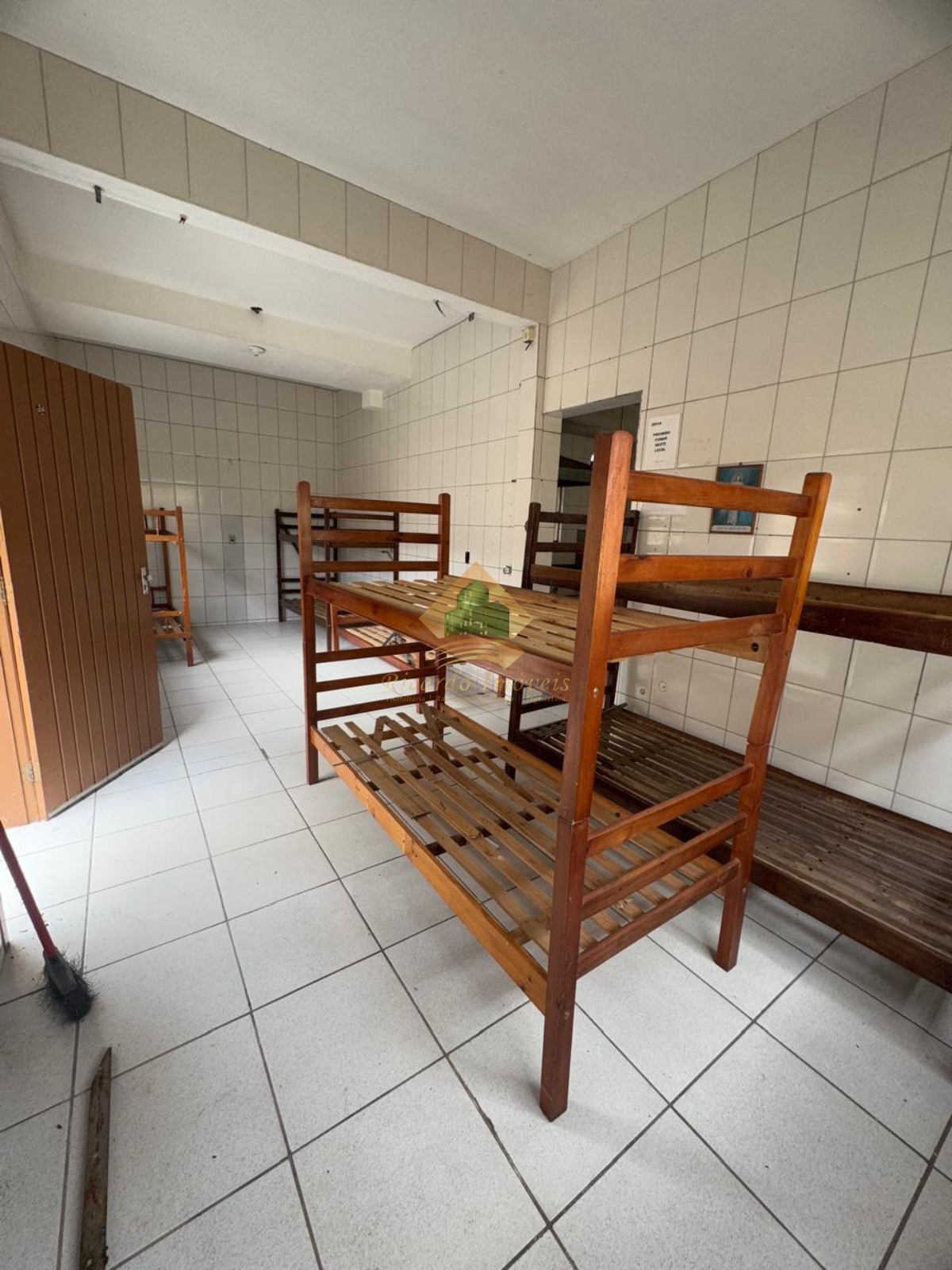 02 casa no mesmo terreno em otima localização