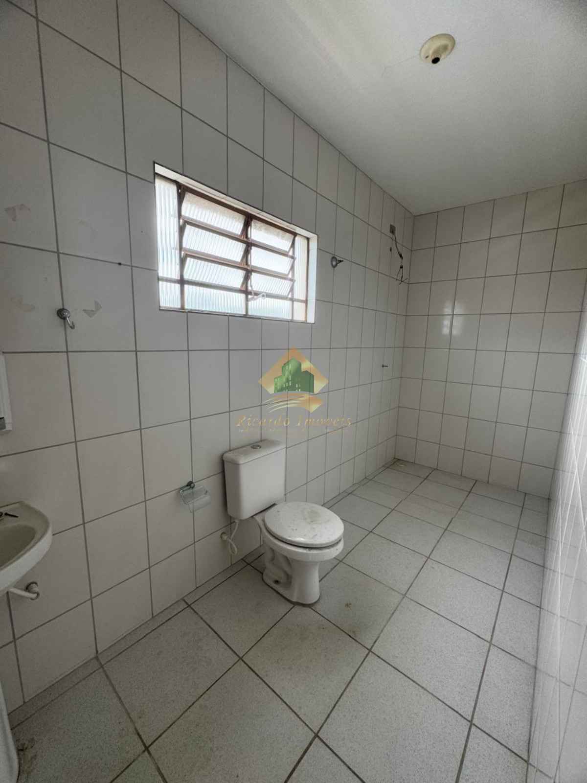02 casa no mesmo terreno em otima localização
