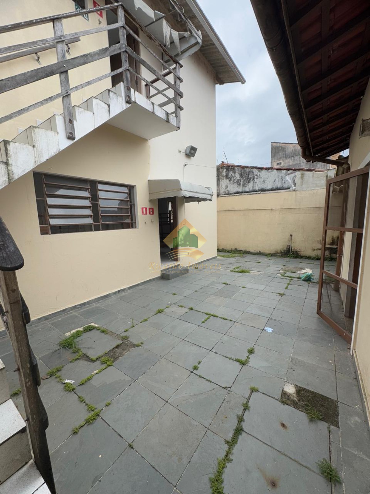 02 casa no mesmo terreno em otima localização