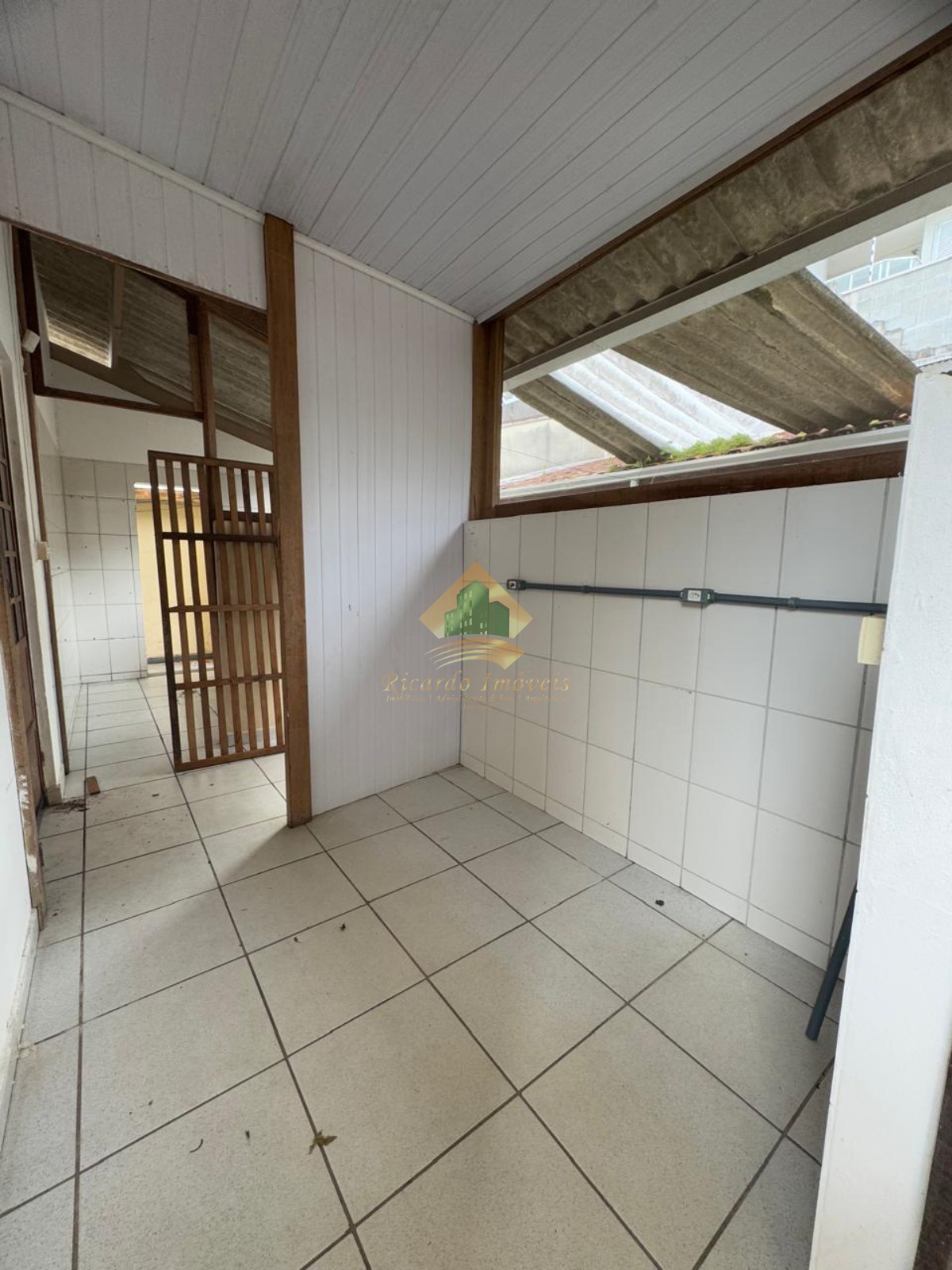 02 casa no mesmo terreno em otima localização