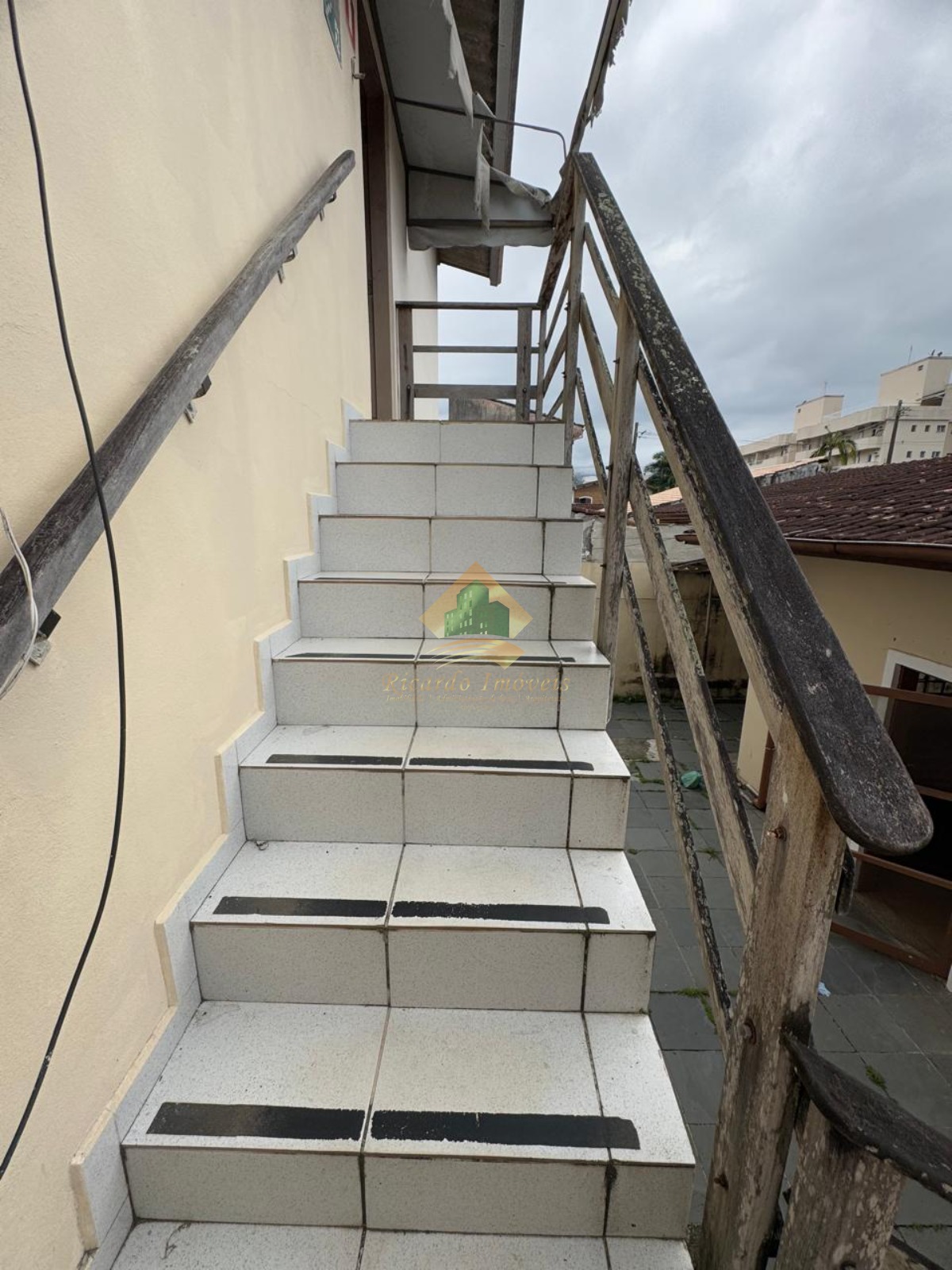 02 casa no mesmo terreno em otima localização