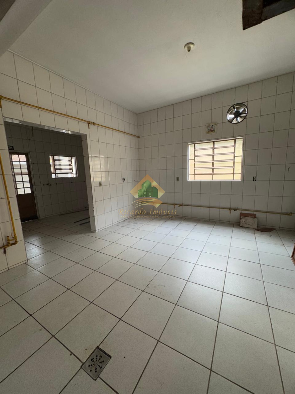 02 casa no mesmo terreno em otima localização