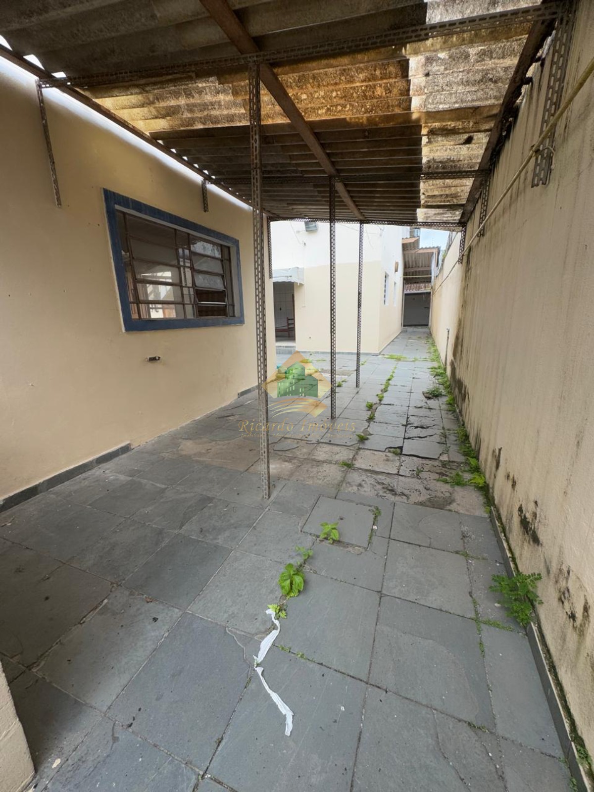 02 casa no mesmo terreno em otima localização