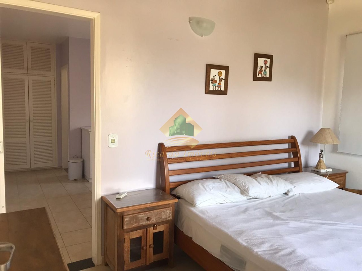 Linda casa em condominio fechado a 100 metros da praia