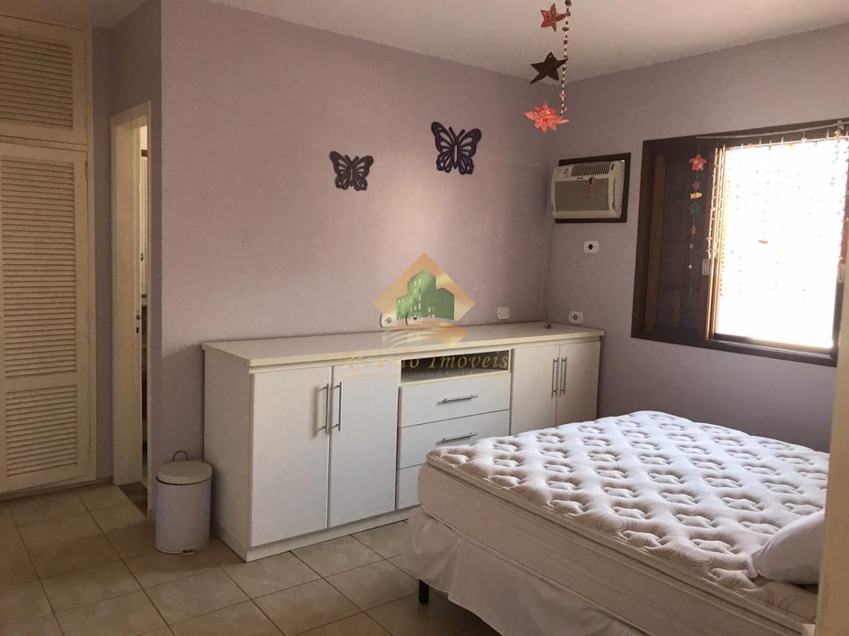 Linda casa em condominio fechado a 100 metros da praia
