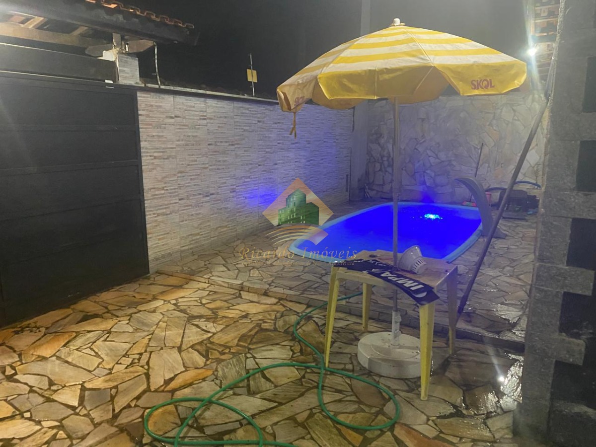 Linda casa localizada no bairro perequê-açu