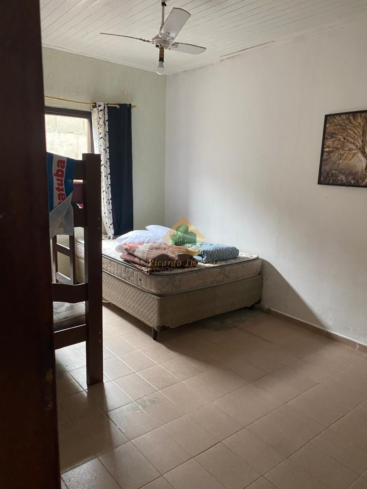 Linda casa localizada no bairro perequê-açu