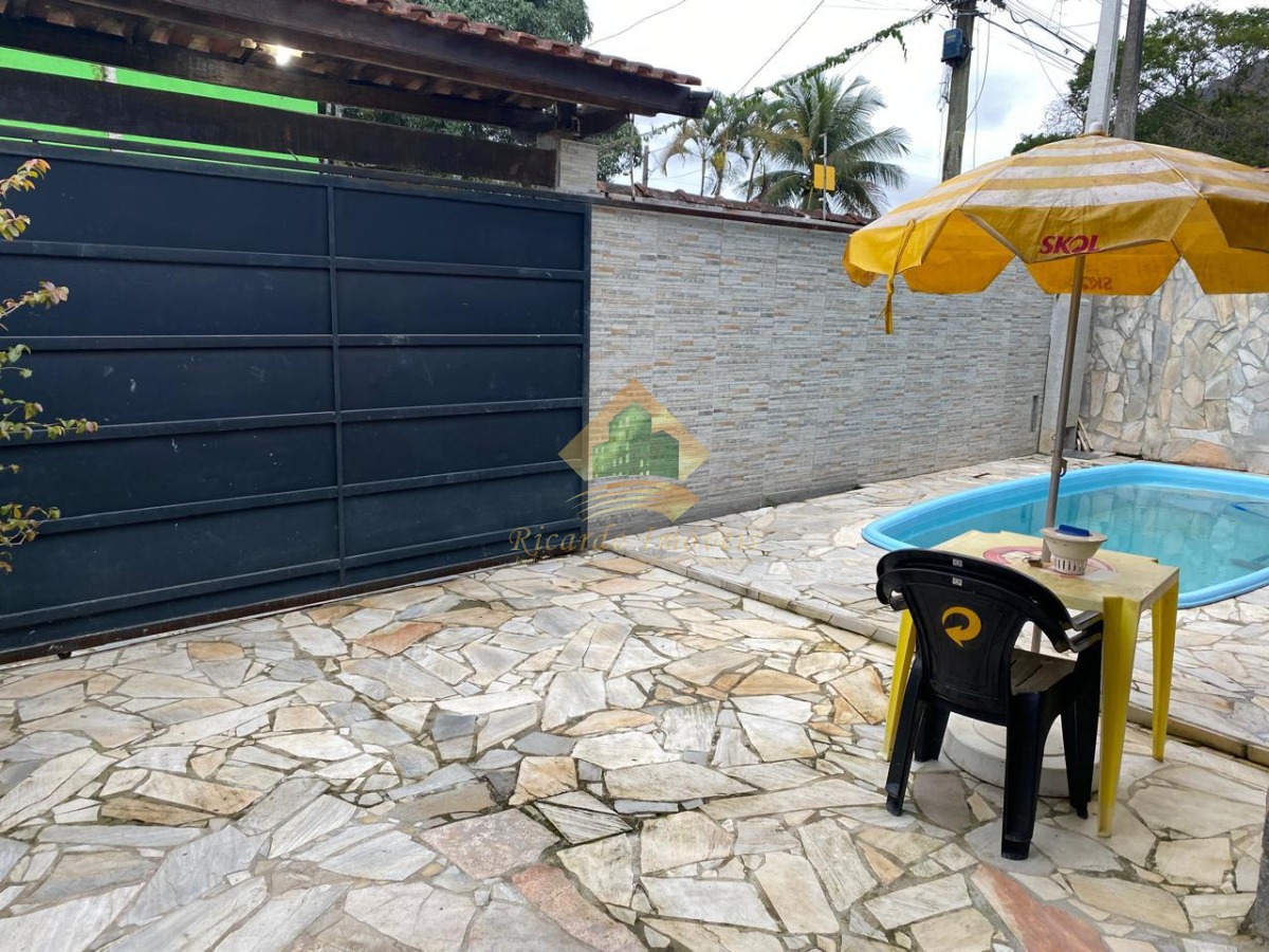Linda casa localizada no bairro perequê-açu