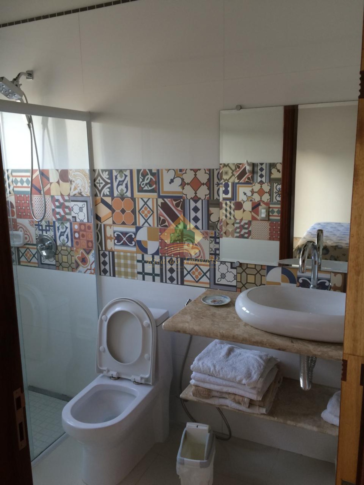 Linda casa em condomínio fechado.