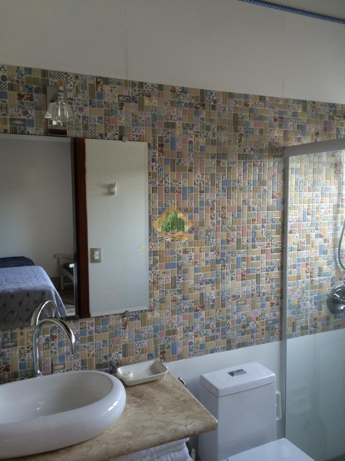 Linda casa em condomínio fechado.
